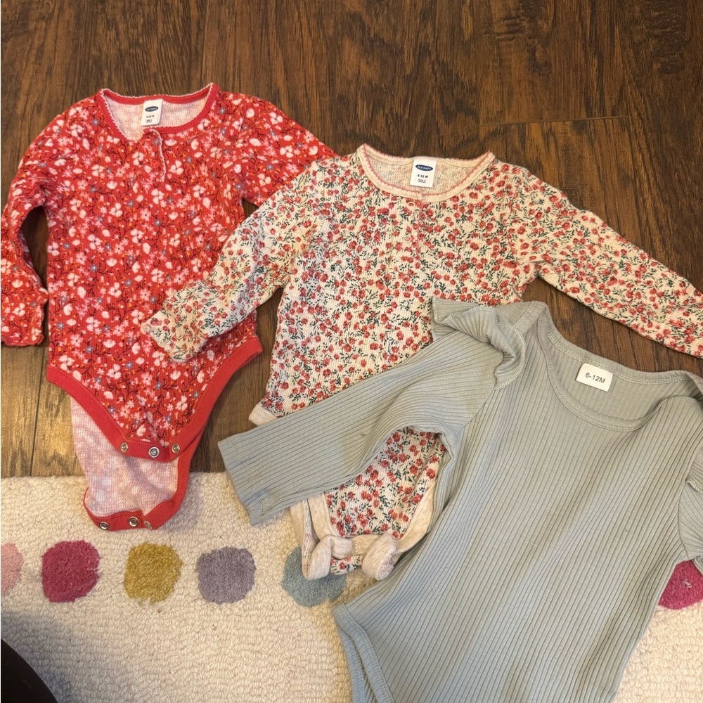 (3) long sleeve body suits 6-12mo